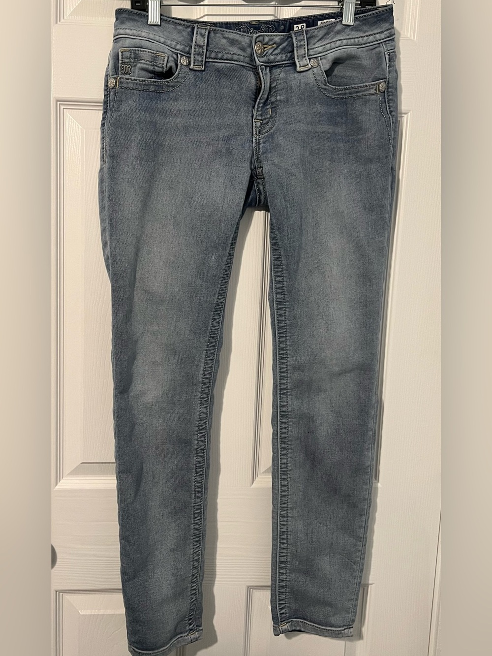 Miss Me Skinny Jeans in Washed Blue-Gray EUC